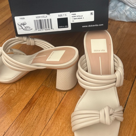 Dolce Vita ivory shoes - Picture 2 of 2